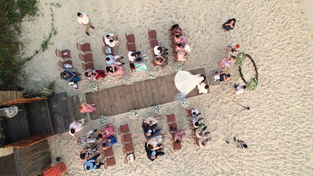 Casamento na praia, reserva da Barra da Tijuca no Rio de Janeiro.