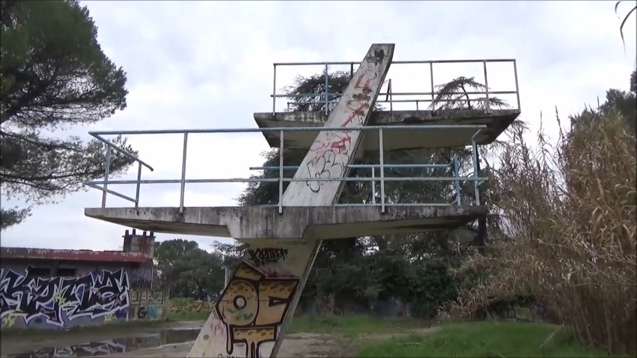 Vidéo Urbex :Piscine et restaurant  des cèdres abandonnés.