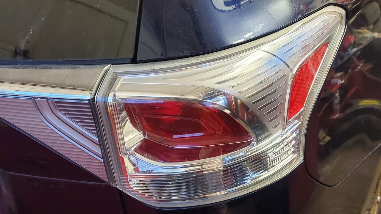 2014 mitsubishi outlander right rear brake light@corsaautorepairsalesinc4086