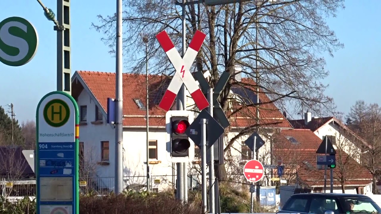 Züge in Hohenschäftlarn - Bahnubergange mit mechanische schranken [ 2017 ]