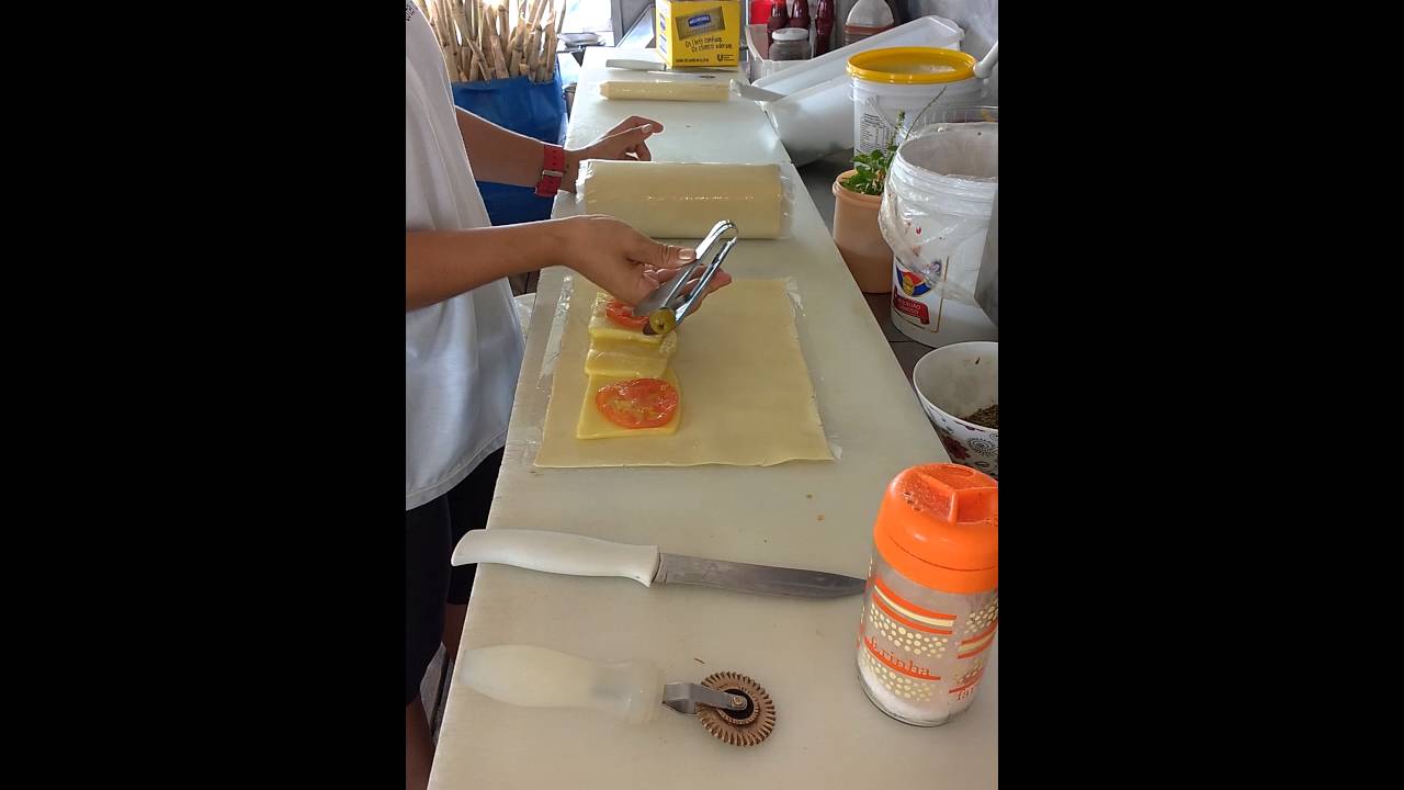 Aprenda a montar  um  bom pastel de pizza
