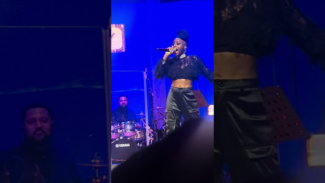 Chanté Moore NYC city winery  showing the world how amazing backing vocalists are
