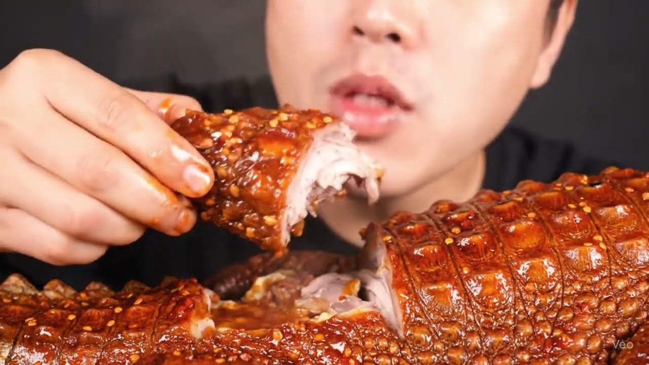 So Good! Spicy Crocodile-Style Roast 🌶️🔥 | Wild Flavor Adventure!