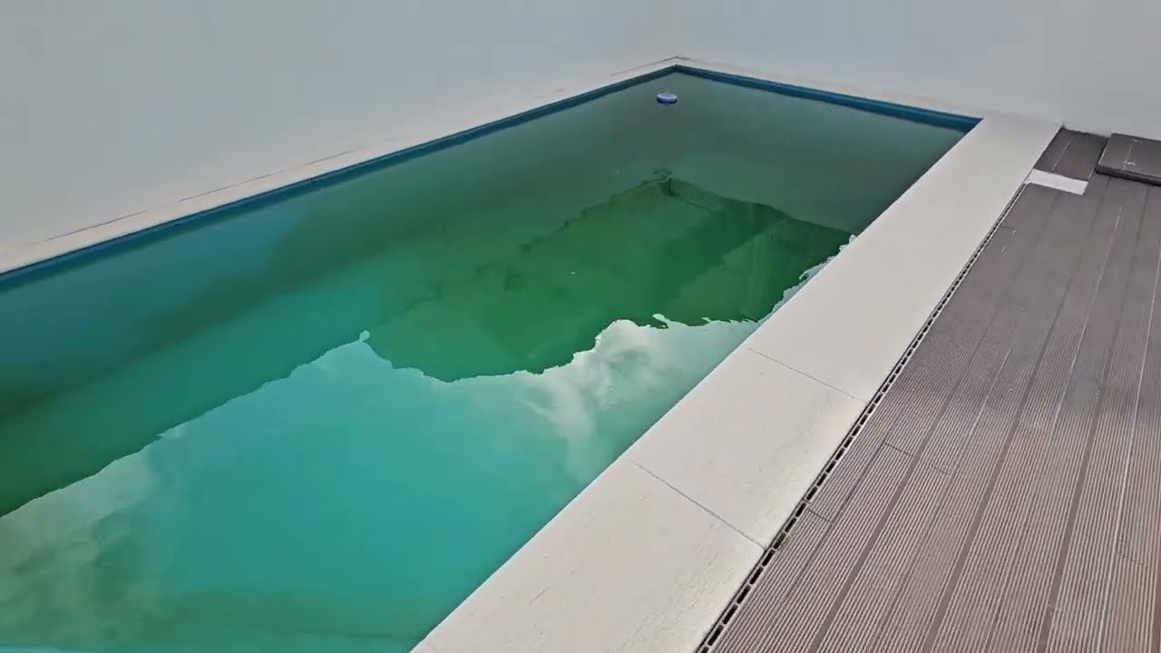 Predipereira apresenta moradia contemporânea com piscina em Famões!