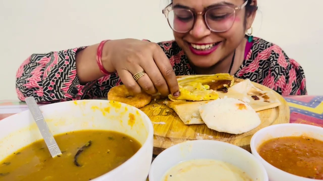 Eating Masala Dosa | Idly | Wada| Sambhar | Chutney |ASMR Eating | Mukbang ASMR | PALAVVI AGGARWAL