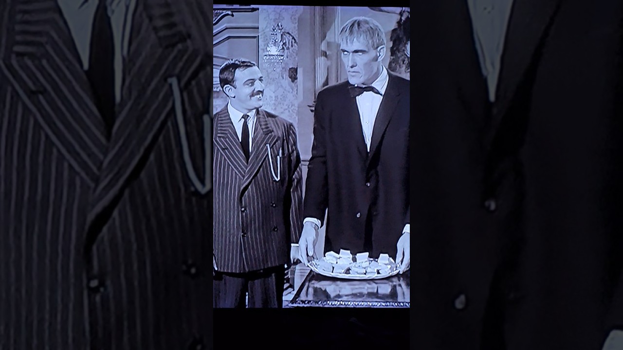 Lurch is Tops #kr&oacute;tki film #rodzinaaddams&oacute;w #kr&oacute;tki film #morticia #gomez #kr&oacute;tki film #kr&oacute;tki fi...