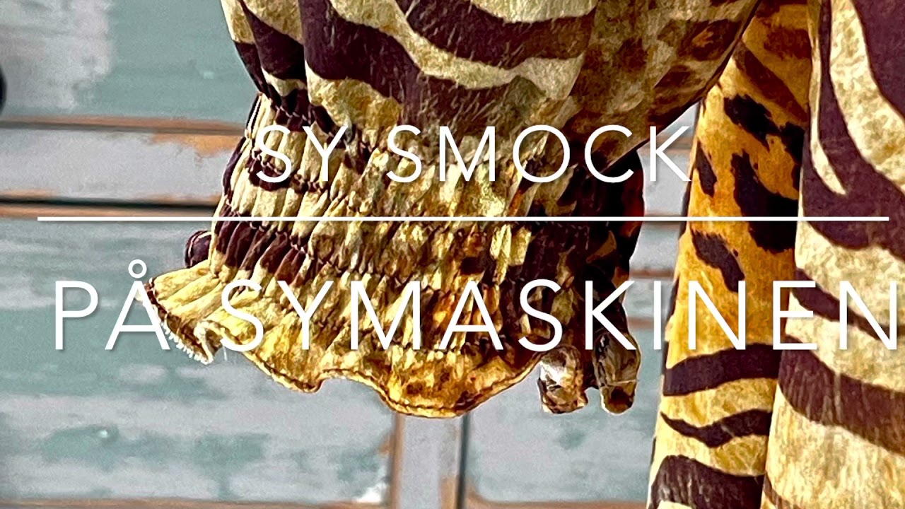 Syskolen syr smock på symaskinen