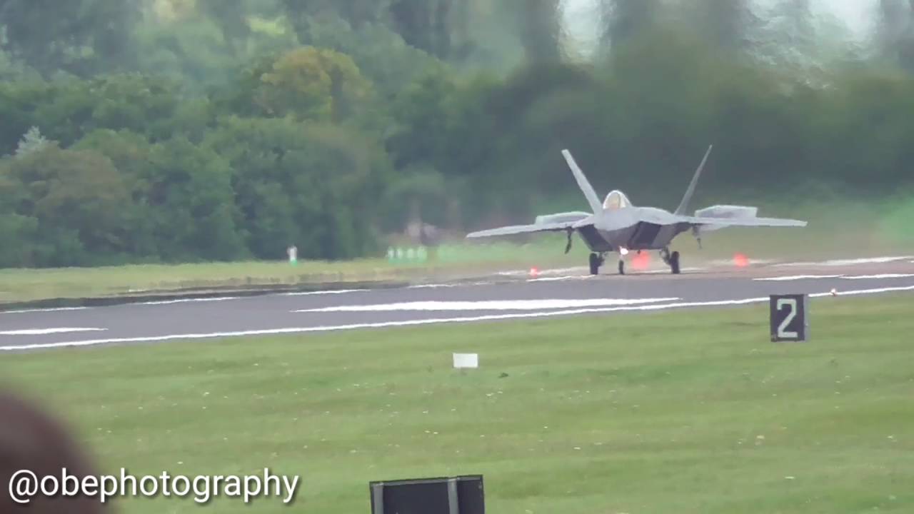 RIAT 2016 Outrageous F-22 raptor takeoff!!!