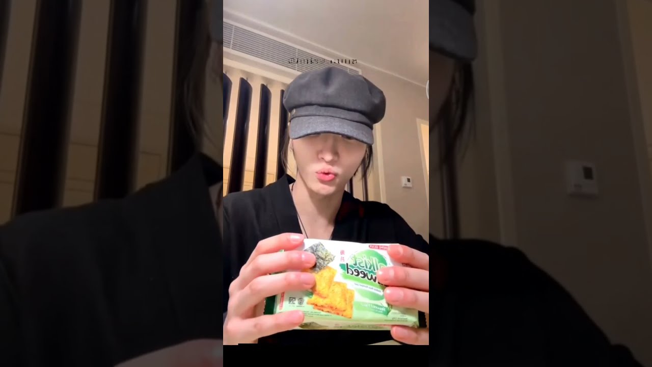 [ENG] Seonghwa brought all the snacks he got and showed them off #ateez