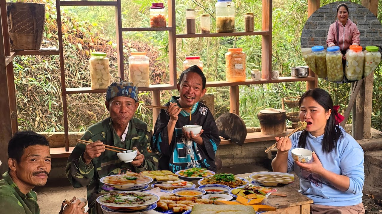 A reunion meal with my grandfather's family and Uncle Mạnh: a moment of immense happiness.