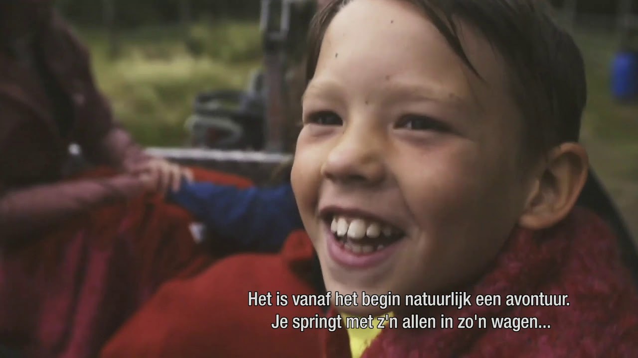 Je gelooft je ogen niet: Kim-Lian van der Meij doet dít winterse uitje in hartje zomer in Zweden