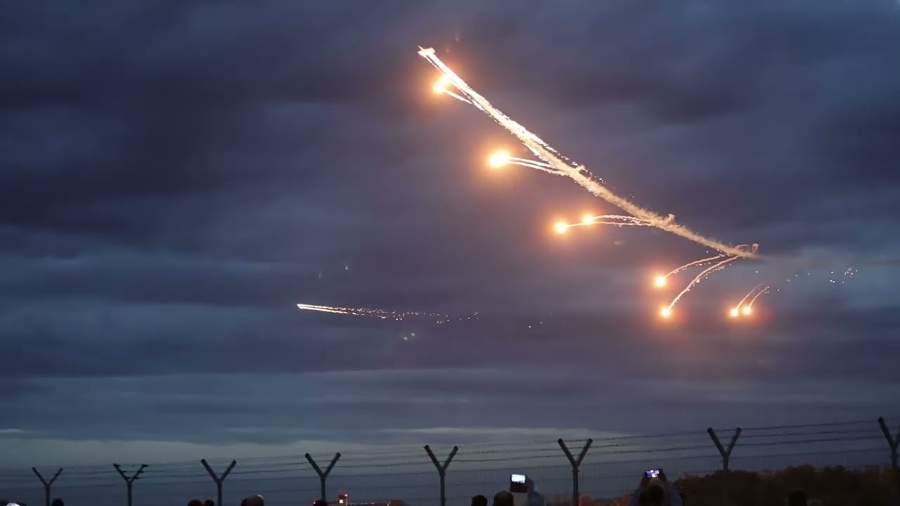 TS   11 Iskra, nocny pokaz w Krośnie