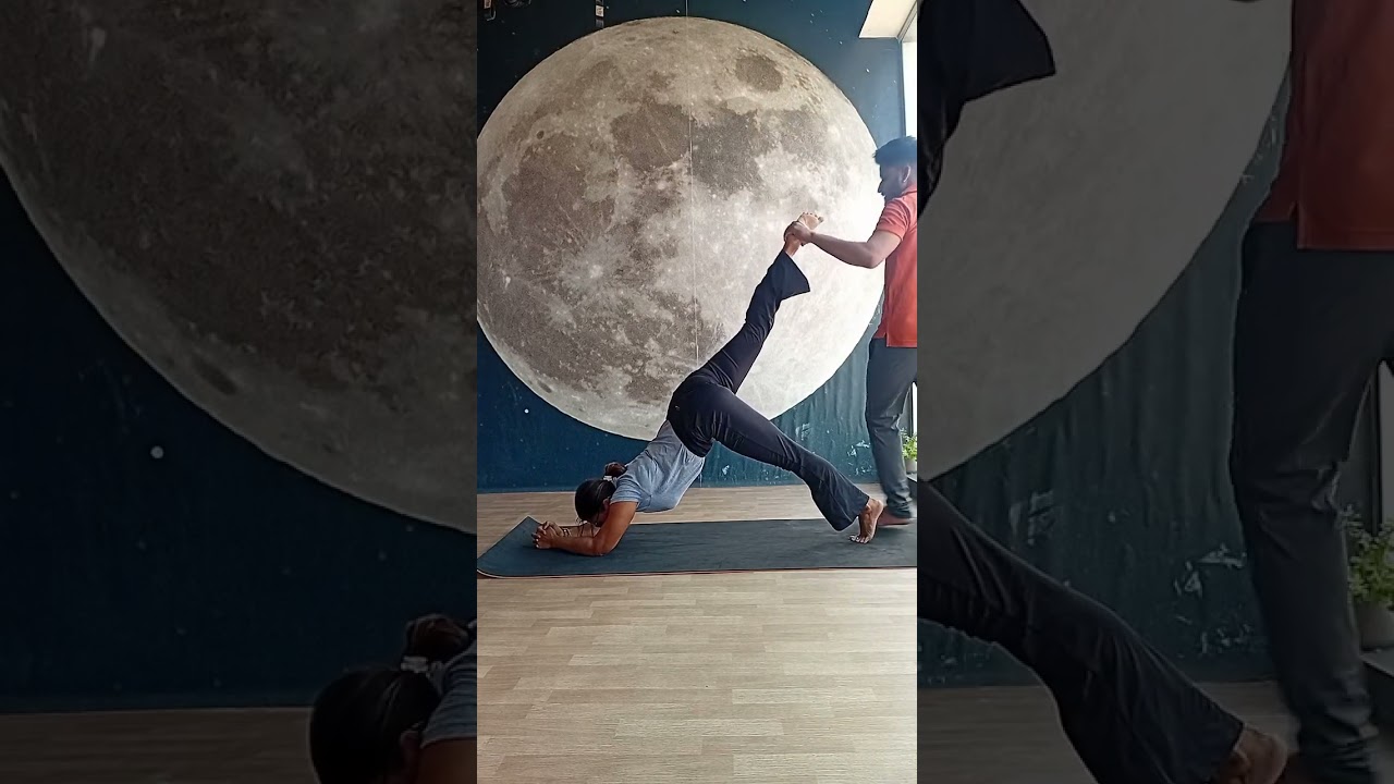Power yoga for handstand #all #yoga #highlights #reelsinstagram #yogalife #fllowers #public 