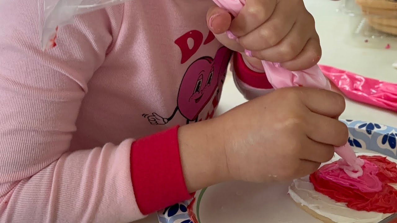 Valentine cookie decorating ❤️