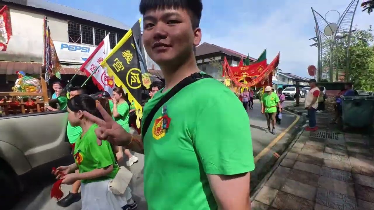 SAPU JALAN SEBELUM ACARA CAP GOH MEH PADA WAKTU MALAM #ukaisenangkasenang 