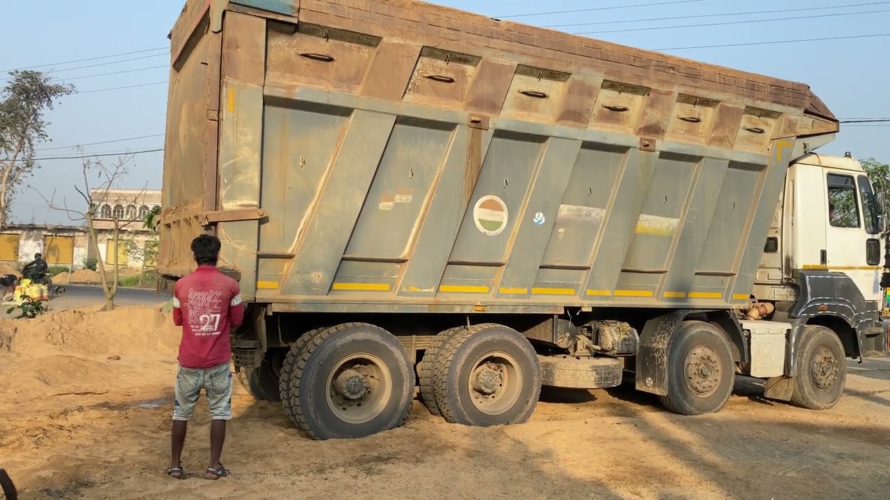 Dumper sand unloading video // sand unloading by dumper