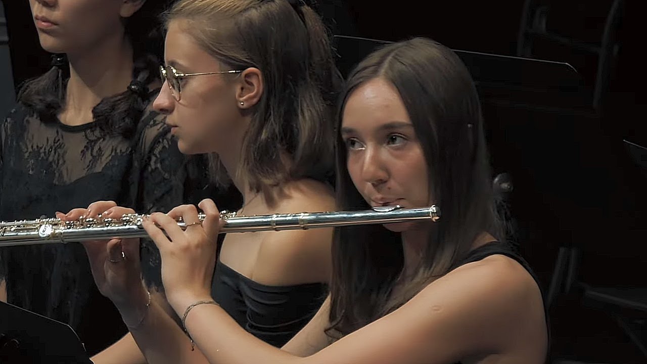 Postman – theme  by Luis Bacalov, Tomasz Chmiel – conductor & The Young Cracow Philharmonic
