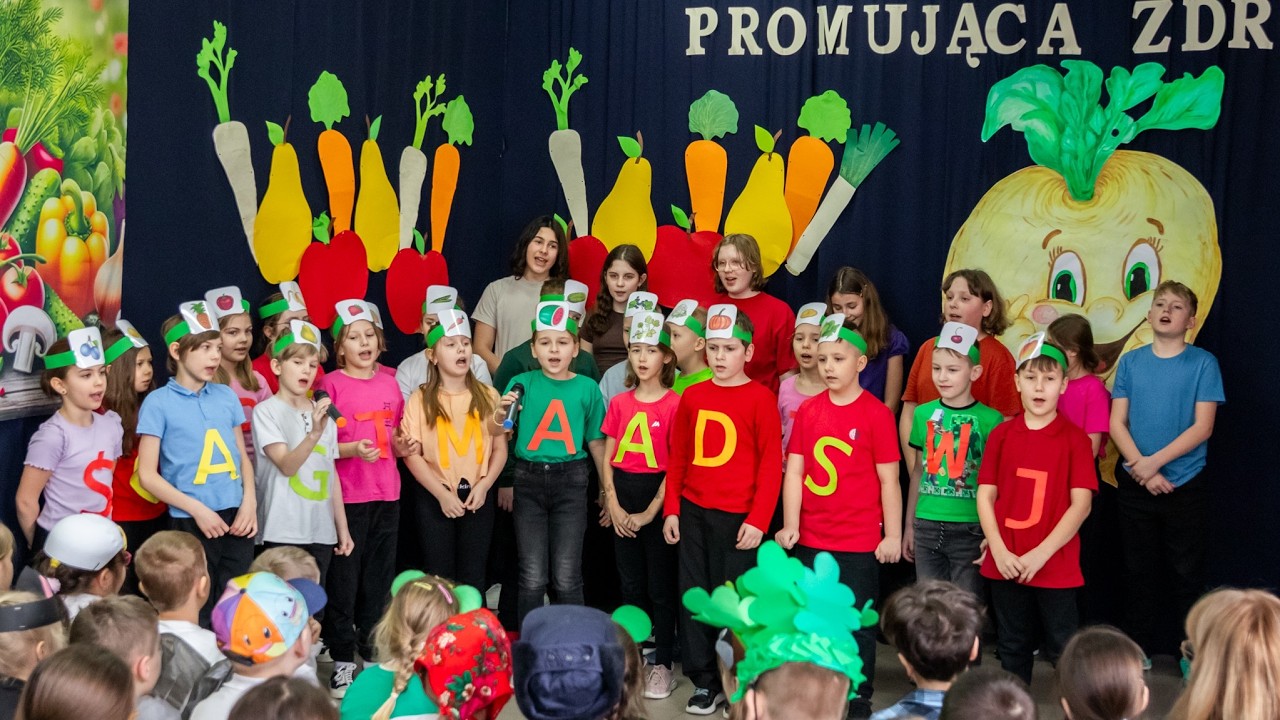 O zdrowiu śpiewająco i z humorem - tak uczniowie z Białej świętują sukces swojej szkoły 🥳