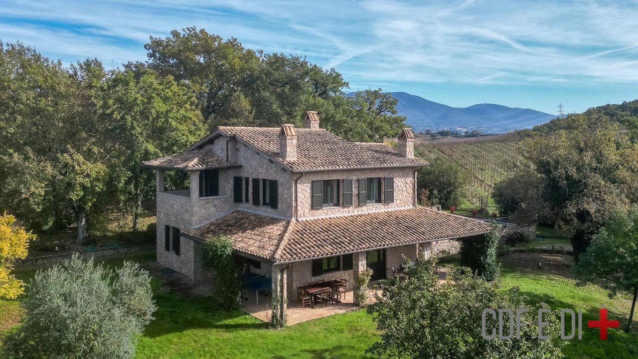 Visita dell'immoble | Baschi (TR) Italy | Casale in perfette condizioni con piscina, terreno e vista
