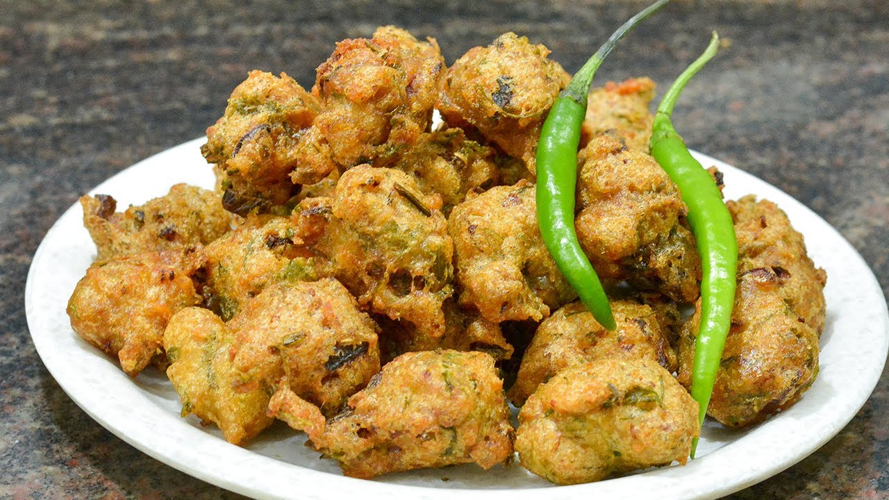 भिजवलेल्या उडीद डाळीची भजी एकदम कुरकुरीत अजिबात तेलकट न होणारी | Urad Dal Pakoda