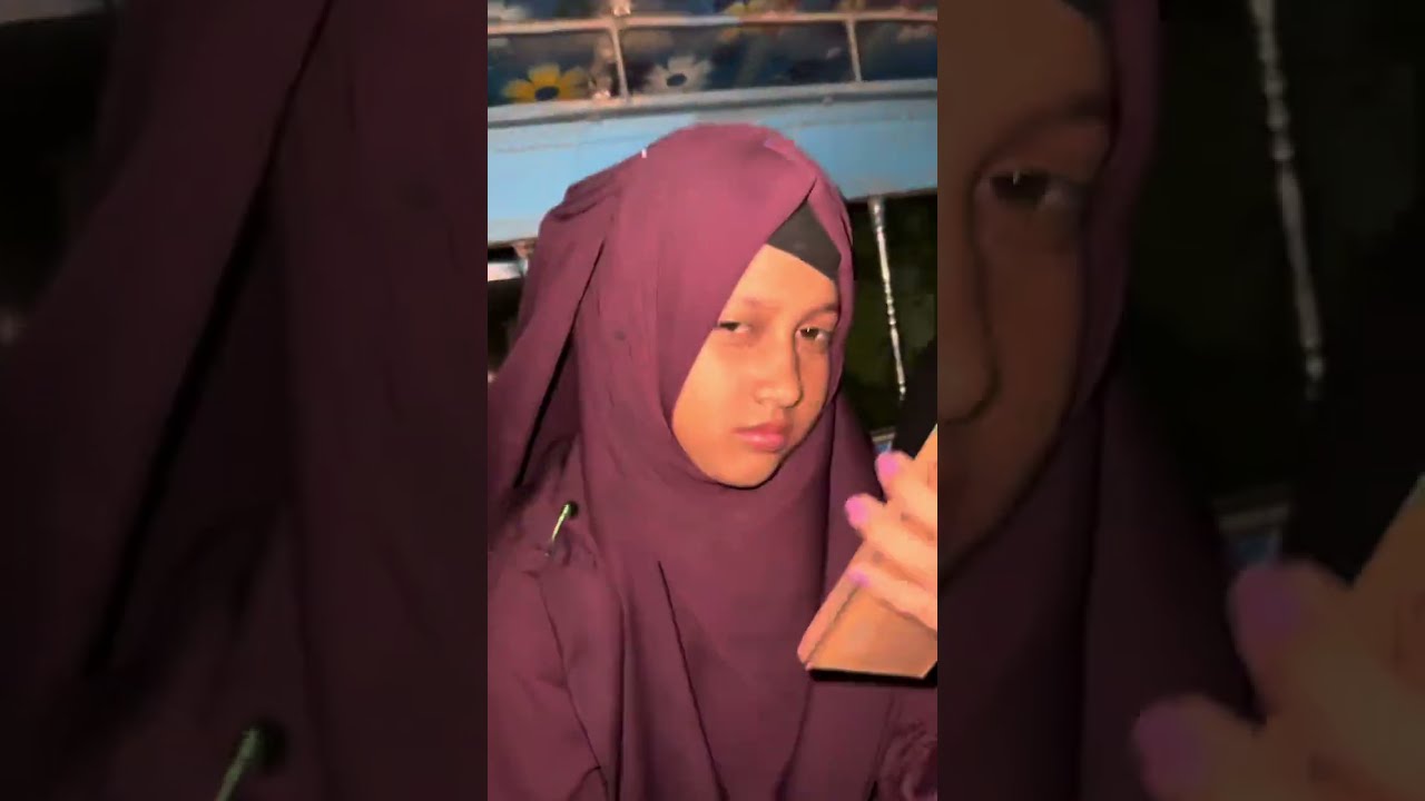 সকাল বেলা নদীর তরতাজা মাছ কিনতে চলে গেলাম।