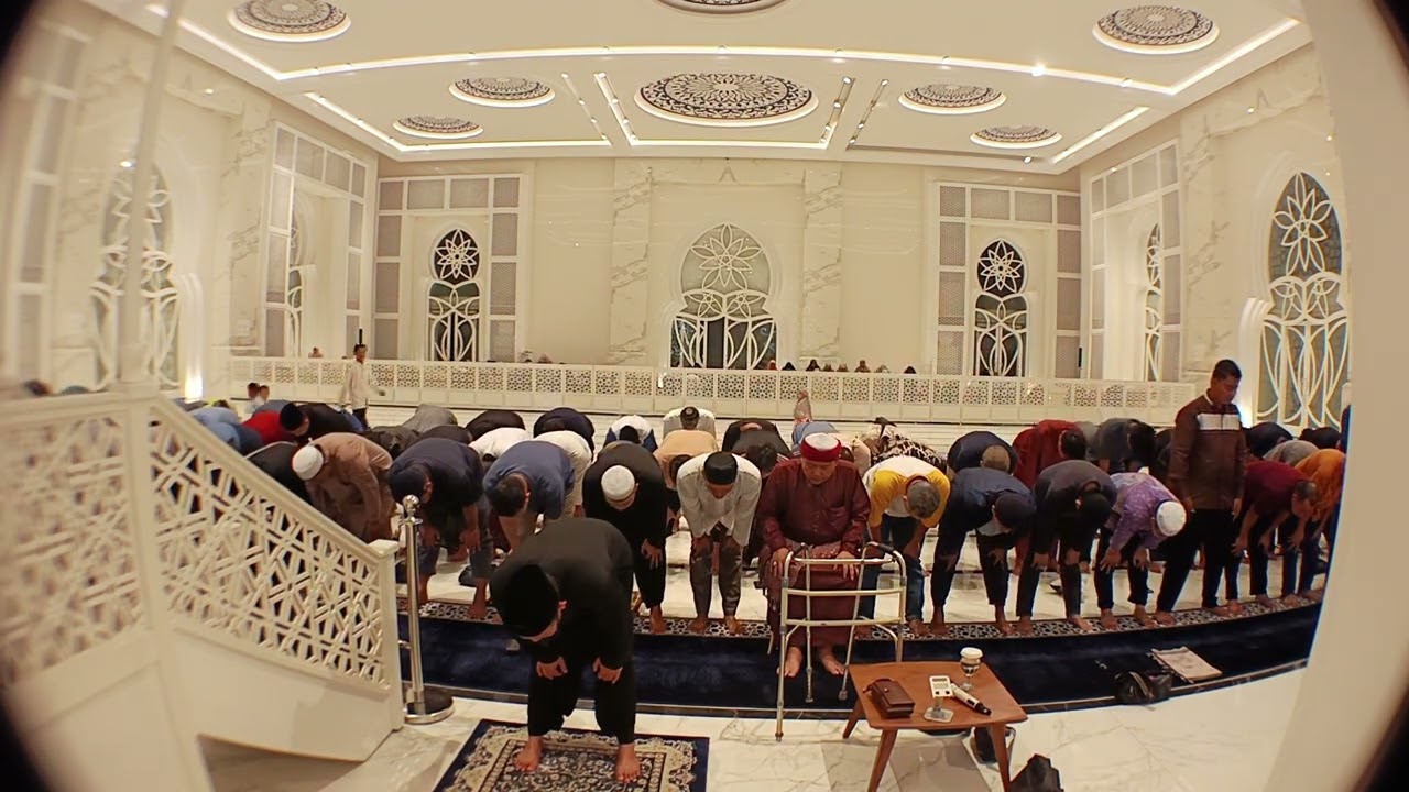 IMAM SHOLAT ISYA MALAM AHAD SYABAN MASJID AT THOHIR TAPOS DEPOK