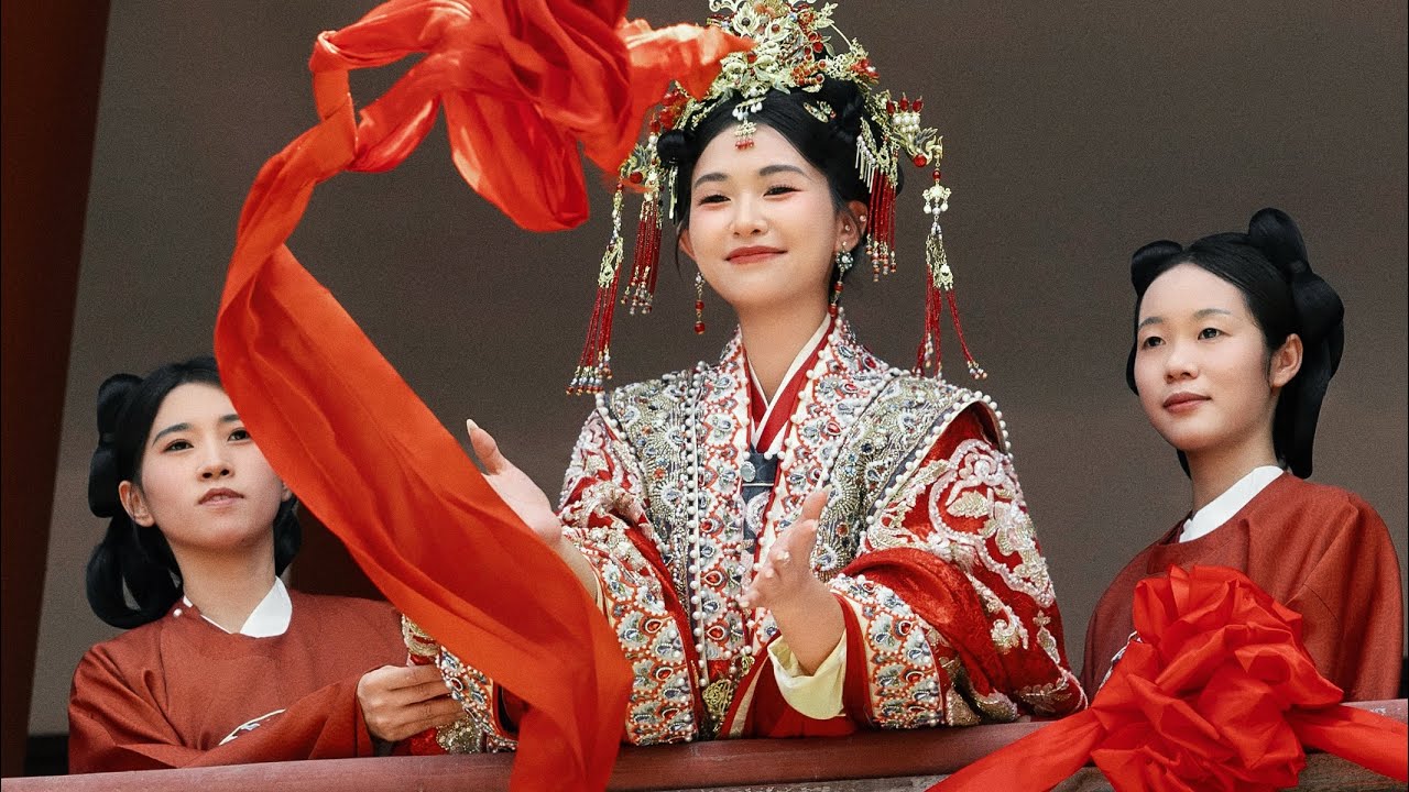 花一萬大洋去拍了水上迎親十里紅妝真的沒有平替😭也太浪漫了叭！！#婚前微電影 #目的地婚禮推薦 #婚前影像  #備婚 #婚禮mv #中式十里紅妝 
