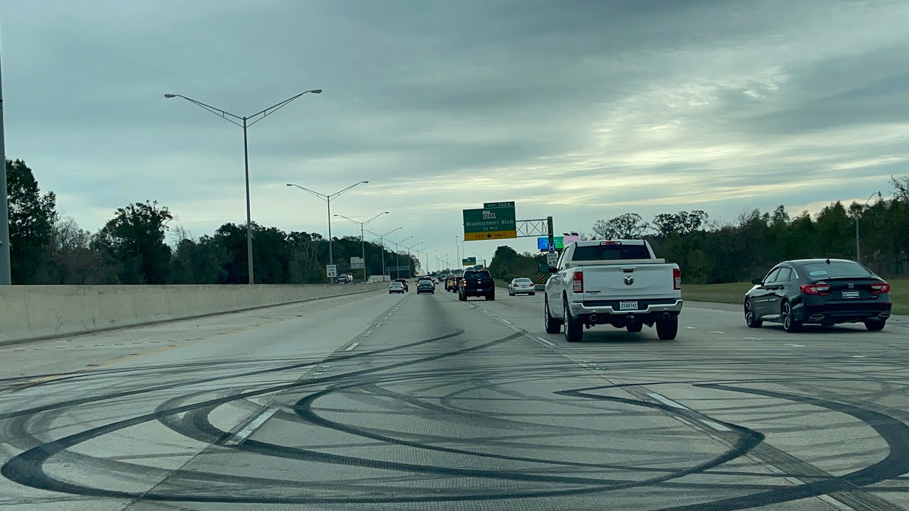 Baton Rouge, Louisiana • Locals Shut Down Interstate 10 To Do Burnout’s?