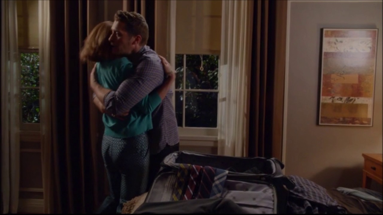 Glee - Emma tells Will she's pregnant 5x10