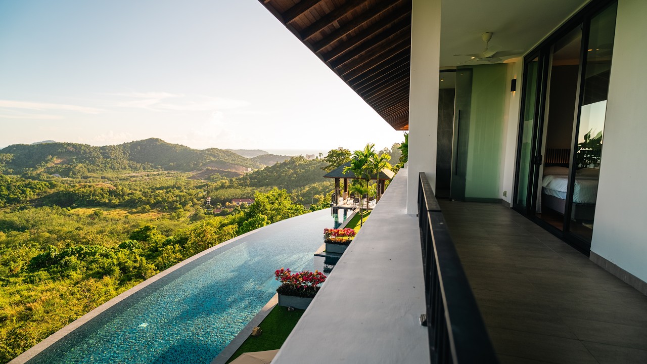 WOW Holiday Homes Presents: Villa Vista x Supercars – 