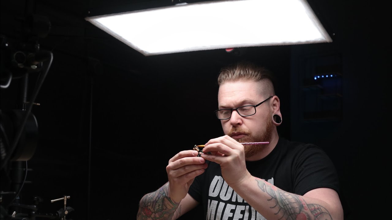 BEST LIGHT FOR PAINTING WARHAMMER  MINIATURES