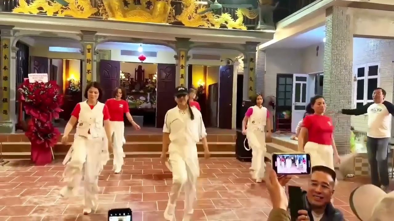 Shuffle dance Brother Louie cực sôi động - modern talking by Nguyễn Phương