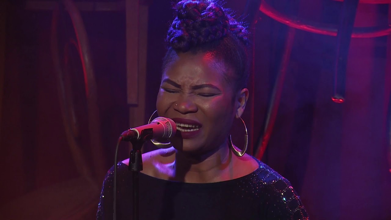 JUSTINA LEE BROWN - HAPPINESS (Acoustic Performance)