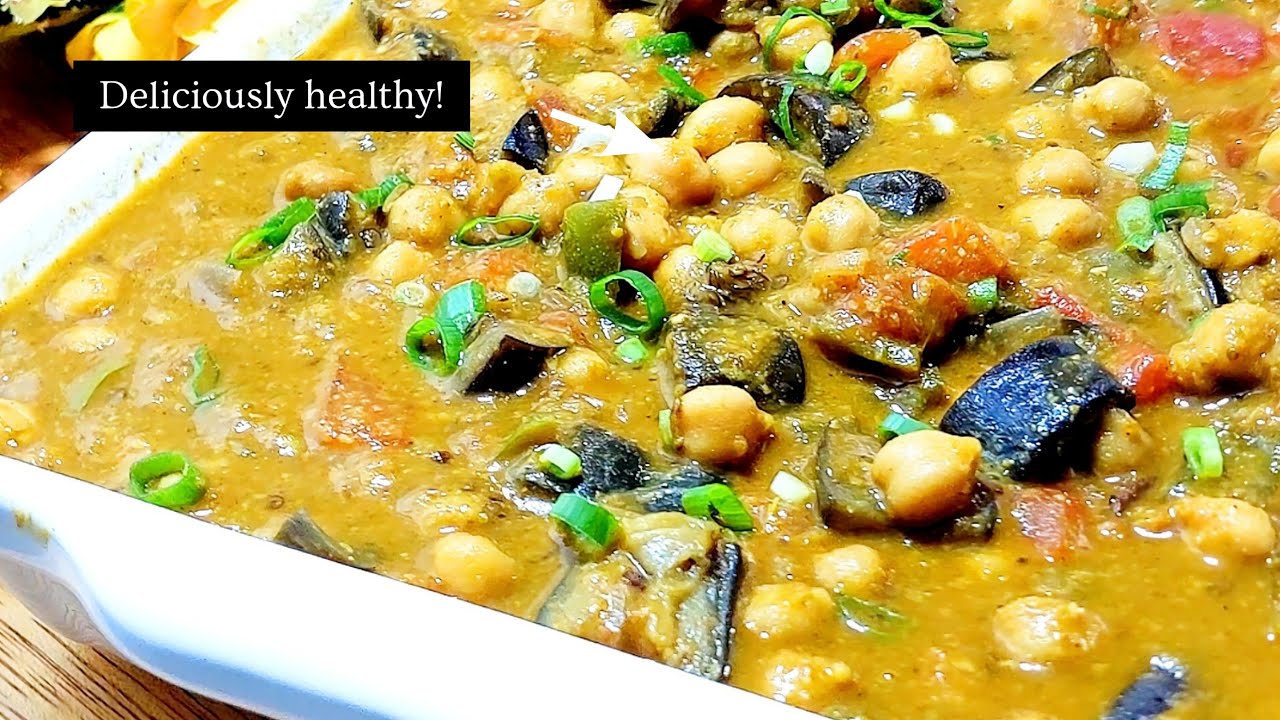 Chickpea and Eggplant Curry - saucy, warmly spiced, flavourful #easyrecipe