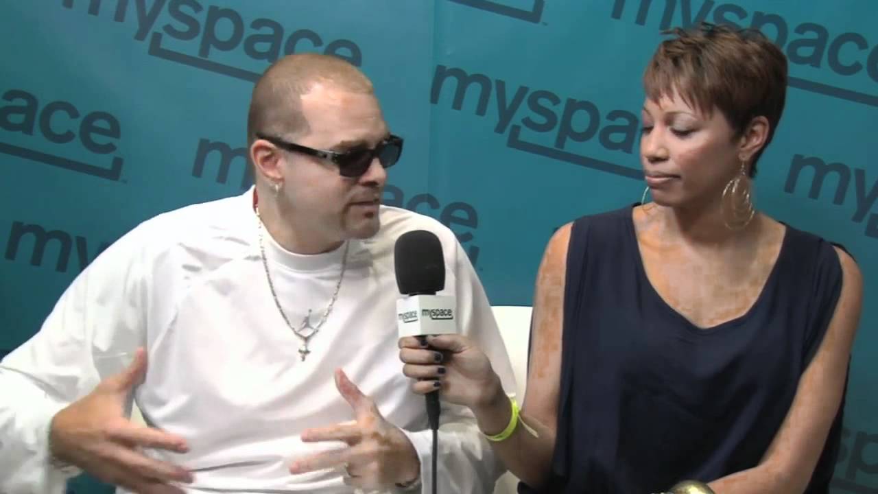 Asha K interviews Sinbad and his family!
