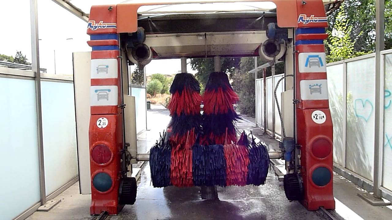 Ryko Venture/ LS Impianti Fast Red frame with dark blue and red Foambrite Material.