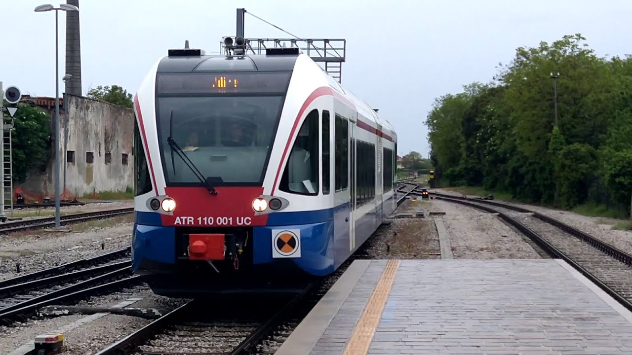 Stadler GTW DMU arriving at Cividale station (2023)