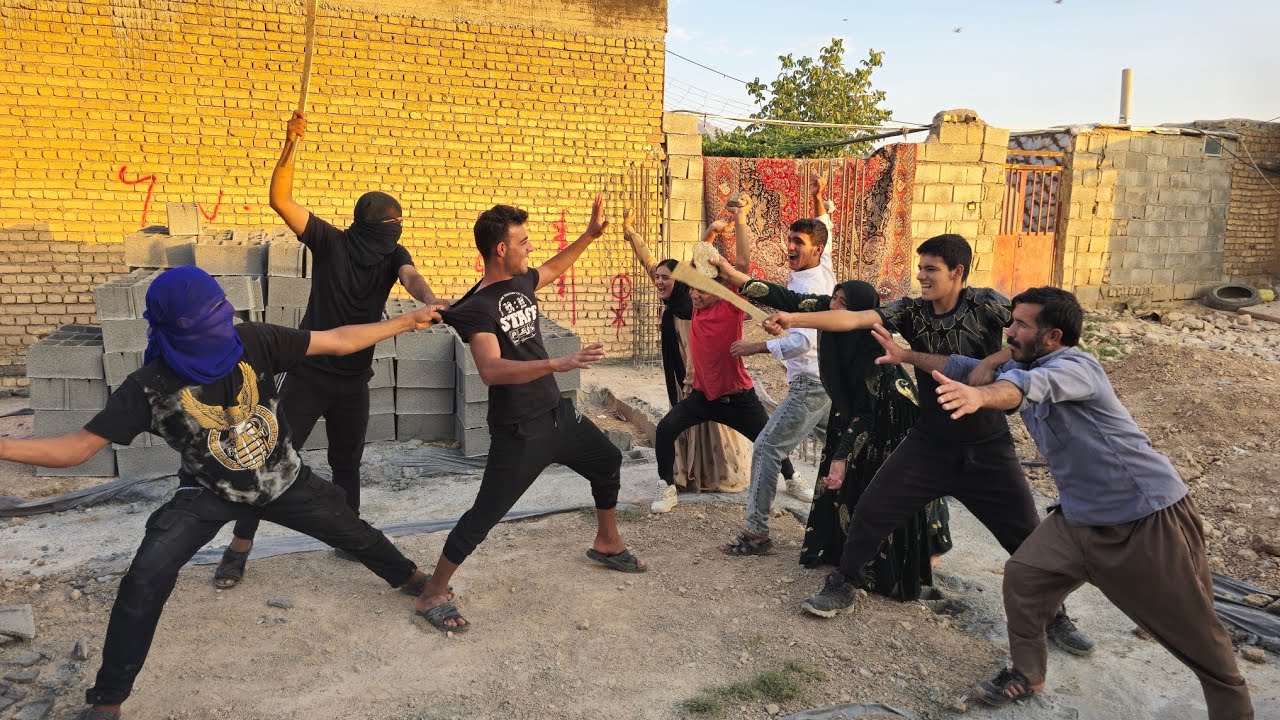 Amir, Hussein and Azam join forces! | Khan's men come for Hadi, Reza is worried about Hussein.