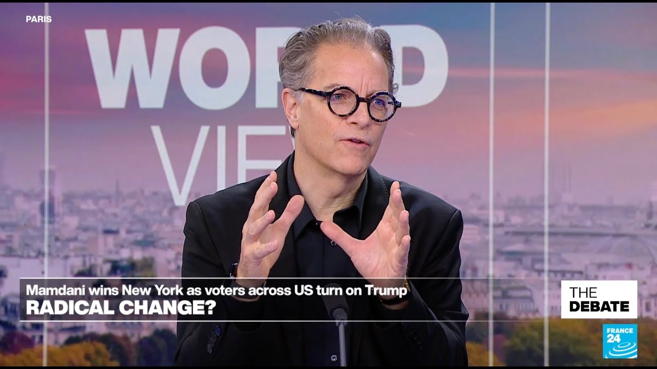 Бернар Харкур обсуждает выборы Зорана Мамдани в программе «Дебаты» с Франсуа Пикаром на канале Fr...