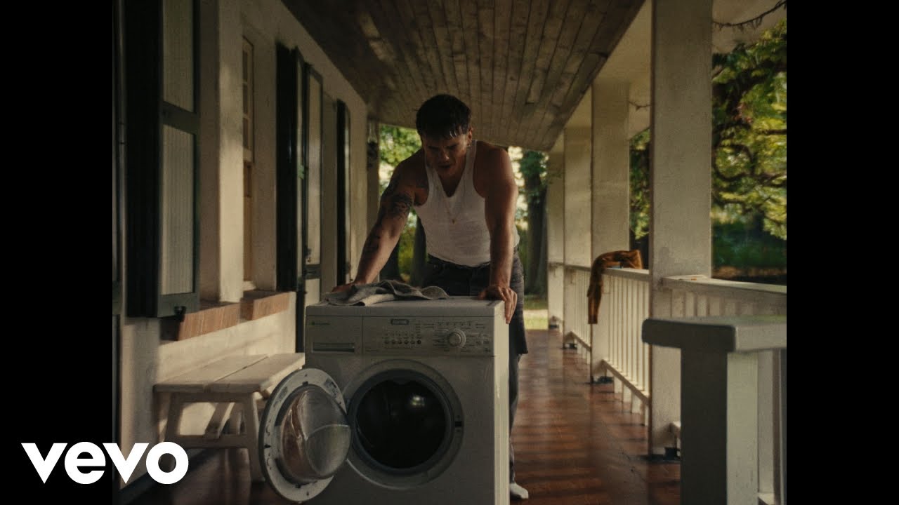Olly, Juli - La lavatrice si &egrave; rotta (Visual Video)
