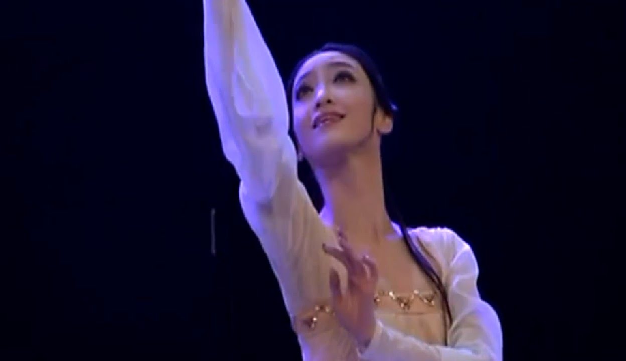 Beautiful Chinese Classical Dance【7】《薰香 》石雪涵-720p