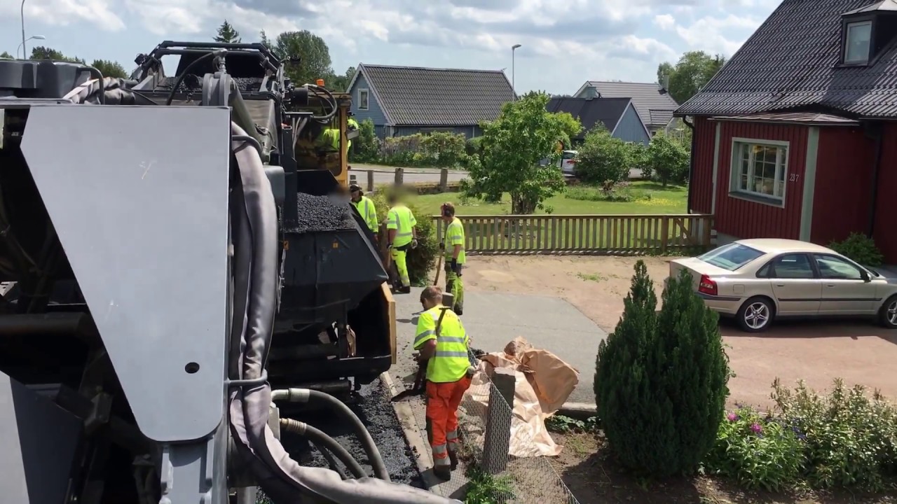 Inside cab, Vögele MT 3000-2i Offset power feeder. Mixing ABS11 asphalt.