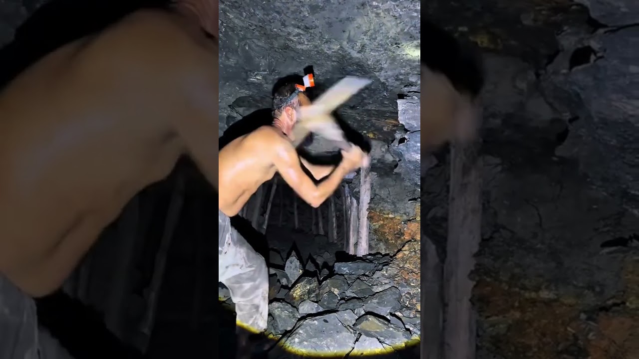 Hard workout by this miner in coalmining | coalmininglife ⛏️