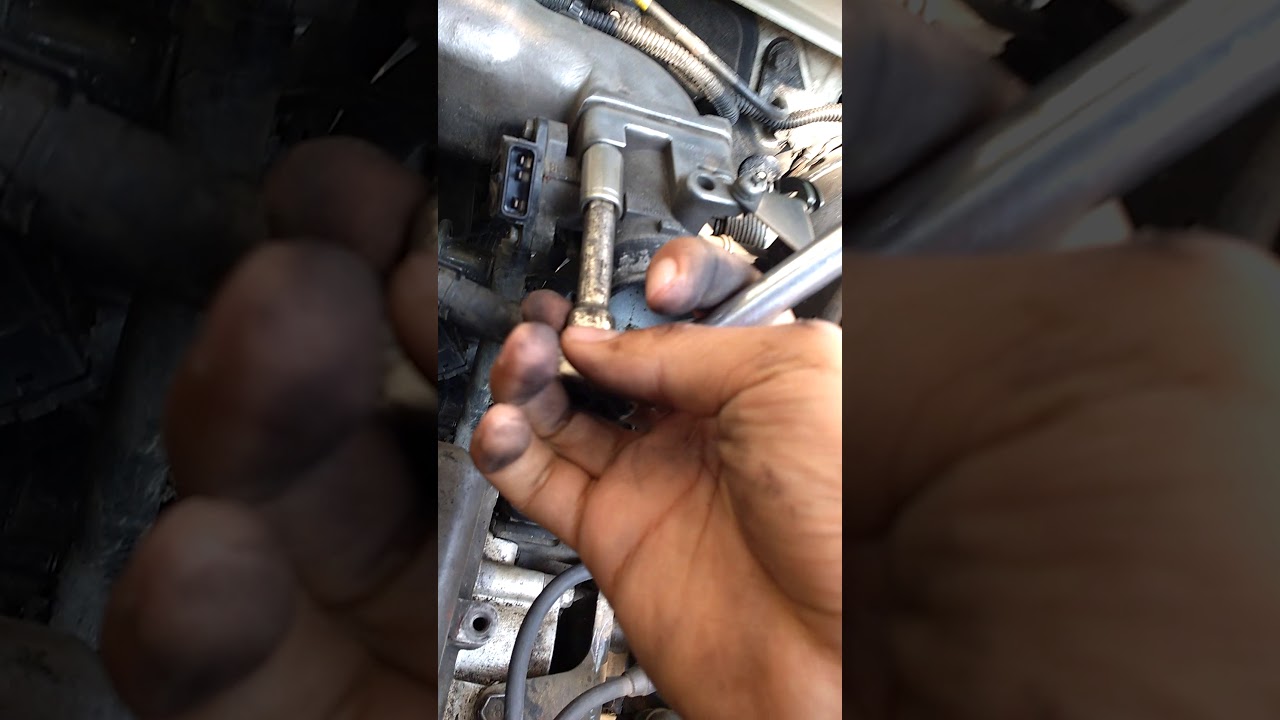 Retirar el cuerpo de aceleración de un Hyundai Atos
