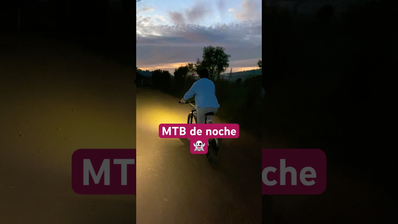 MTB de noche 😨👻 #ciclismo #ciclismodemonta&ntilde;a #mtb #tendencias #shorts #mtbgirl
