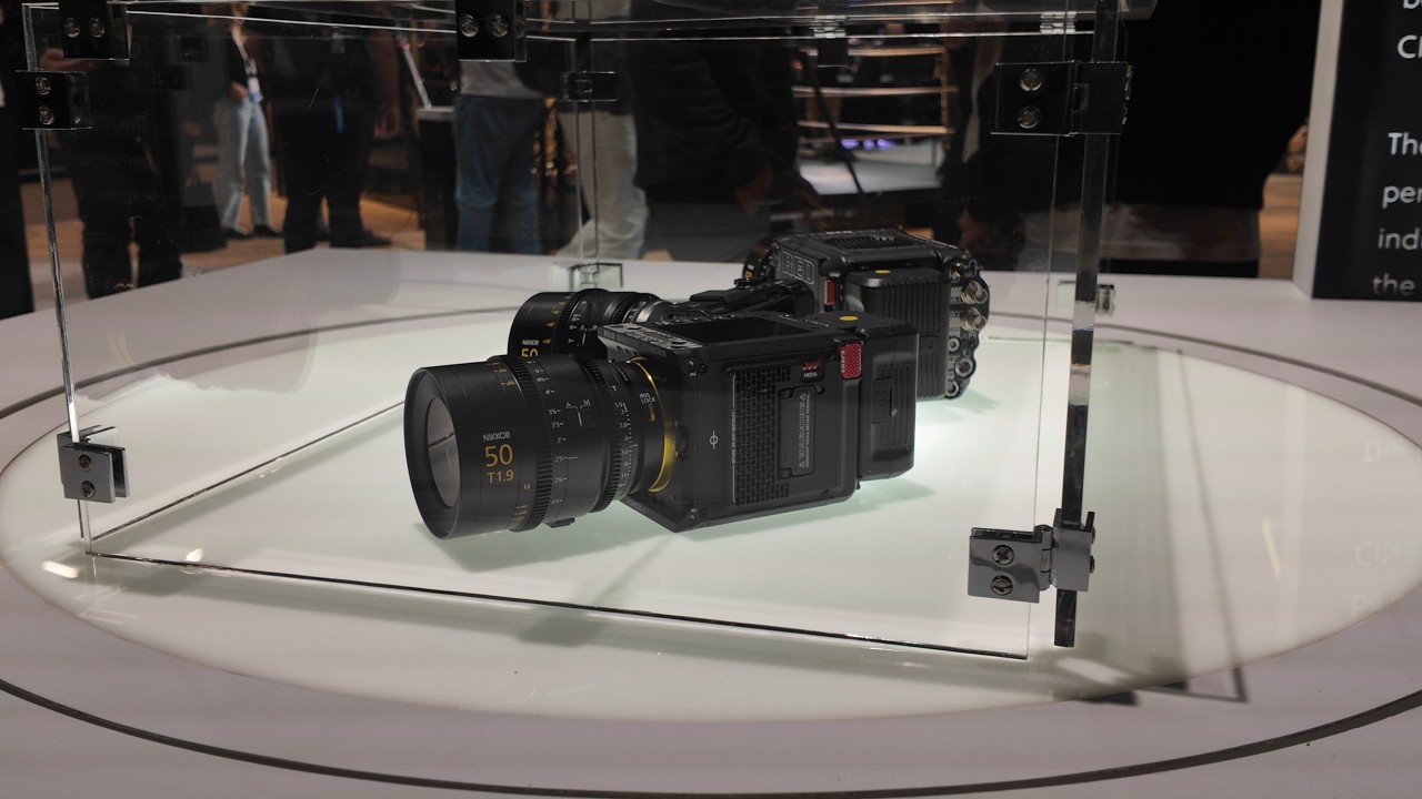 Обновление прошивки Nikon ZR + кинообъективы Nikkor | IBC 2026