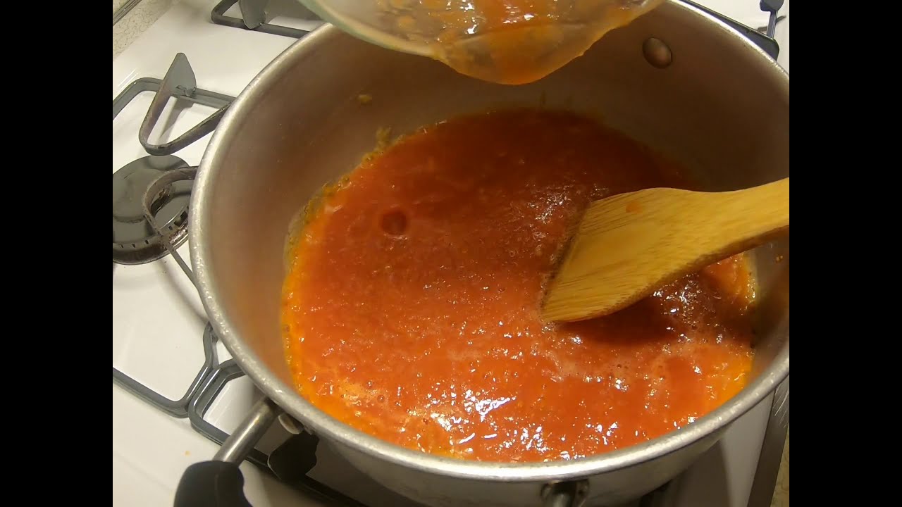 Salsa de jitomate para chiles rellenos.