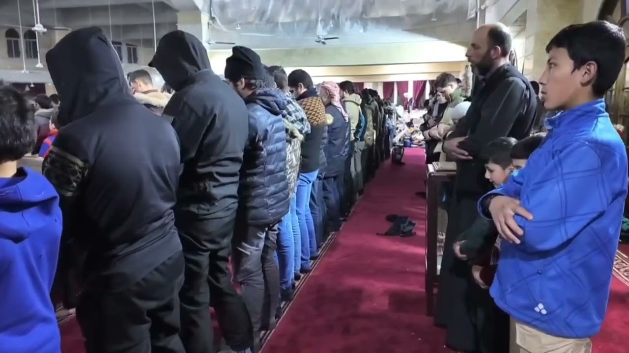 صلاة التراويح في جامع الصحابي زيد بن حارثة بمحافظة إدلب