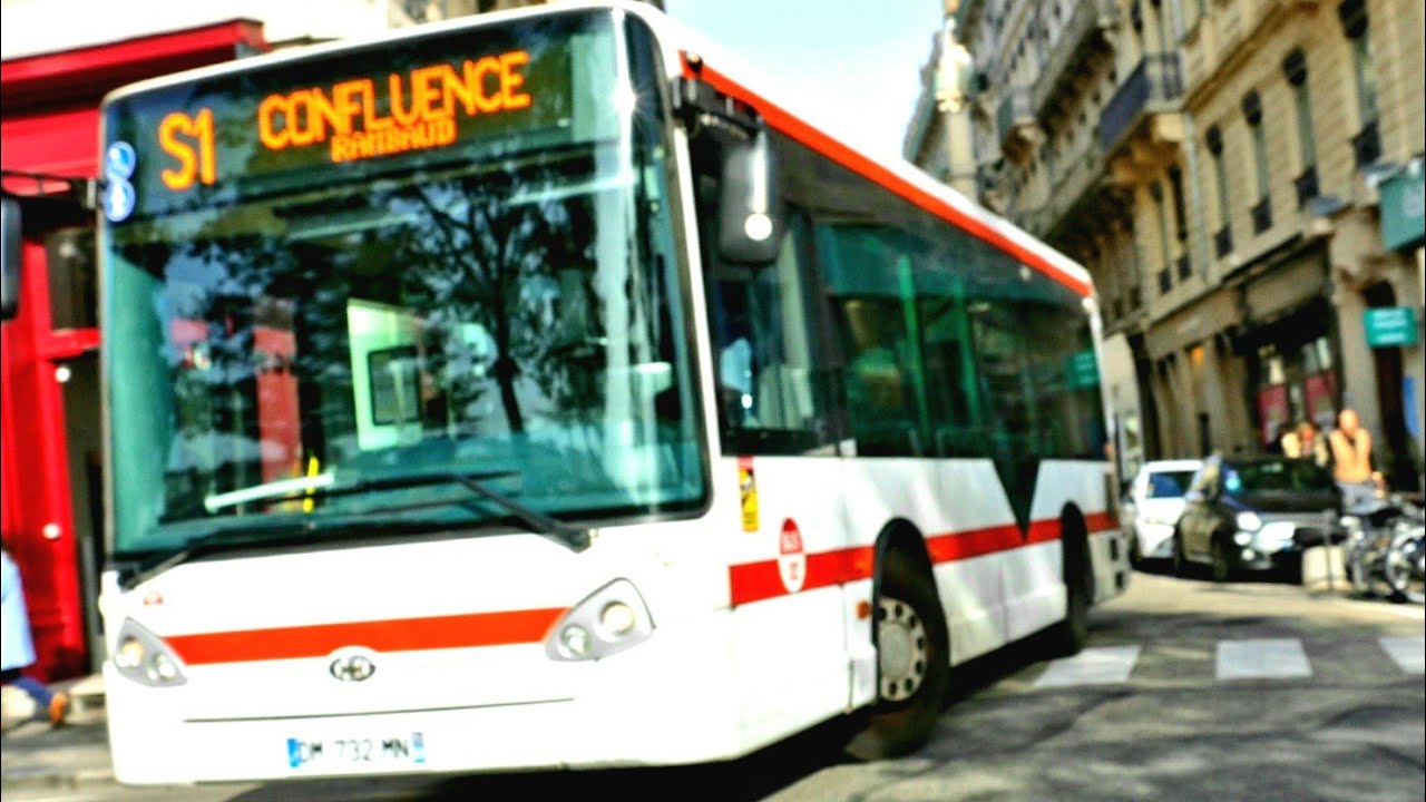 gare de Bellecour [Arrivée et départ du bus [T C L Groupe in Lyon france]