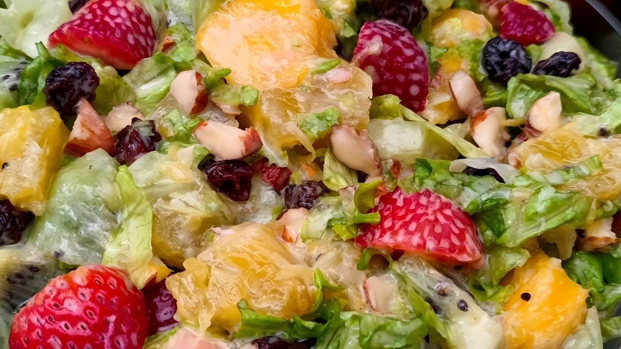 Ensalada saludable con frutas que se roba todas las miradas 👀